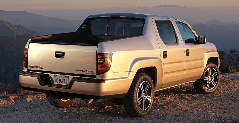 Illustration for article titled The Old Tacoma Crushed The New Chevy Colorado But GM Still Won Trucks In 2015